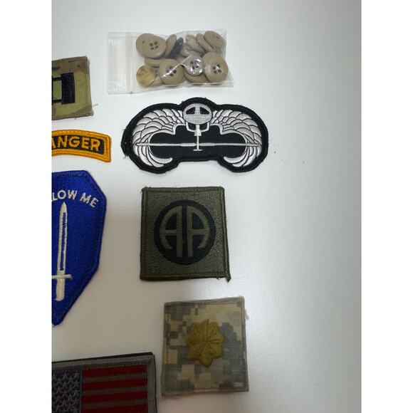 Lot of US Military Patches US Army Class A Buttons BDU Buttons - Picture 4 of 6